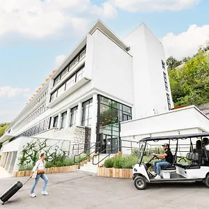 The Babel Community - Bastille Aparthotel